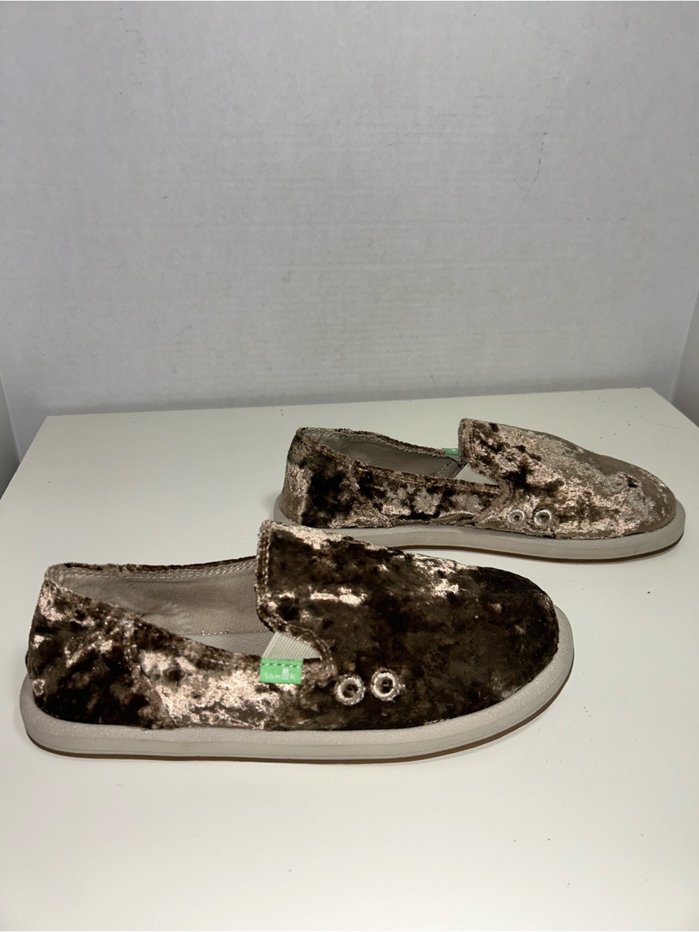 Sanuk Donna Cruz Champagne Crushed Velvet Slip On Flat